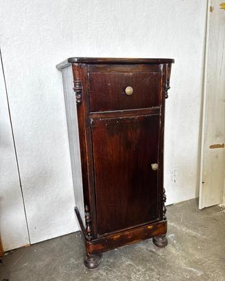 Comodino antico fine 800