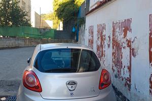 Ford Ka grigia buone condizioni