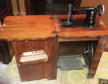 Macchina per cucire con mobile vintage