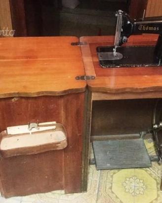 Macchina per cucire con mobile vintage