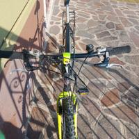 2 MTB da 26, pollici,18 rapporti