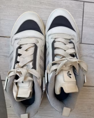 Scarpe Adidas taglia 45 1/3