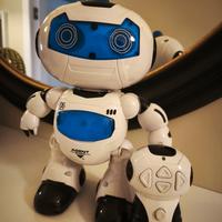 robottino elettronico con telecomando 