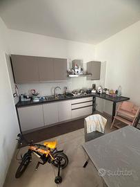 CUCINA DI 3,60 M + 1,48 M di sneck