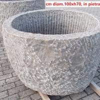 Grande vasca rotonda in pietra naturale