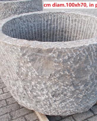 Grande vasca rotonda in pietra naturale