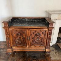 Credenza stile Rinascimento indicata per bagno