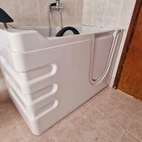 Vasca da bagno per anziani o diversamente abili