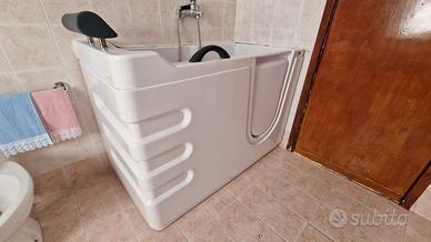 Vasca da bagno per anziani o diversamente abili
