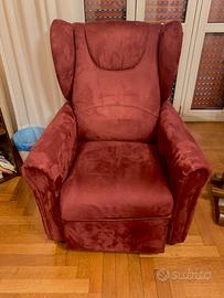 Poltrona rossa reclinabile