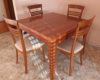 Tavolo in ciliegi allungabile in legno con 4 sedie