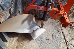 Aratro monovomere per piccolo trattore