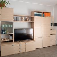 Parete attrezzata soggiorno e mobile guardaroba