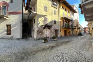 3 LOCALI A REVELLO