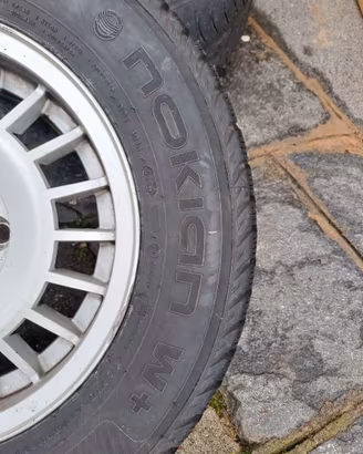Gomme nokian 185 70 R 14 da neve usate