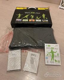 Wii balance board nera + gioco WII FIT plus nuova