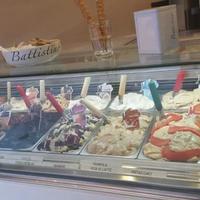 vetrina  esposizione  gelato