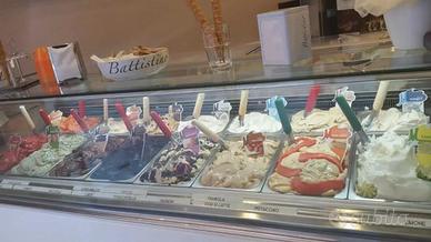 vetrina  esposizione  gelato