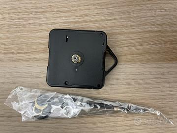 Circuito orologio con lancette