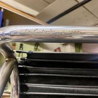 Chaise longue LC4 nera di Le Courbusier