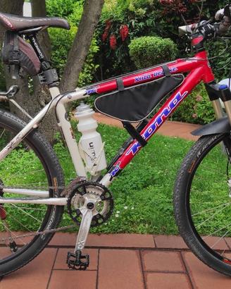 MTB KONA pronta per cicloturismo