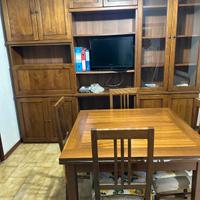 mobile in legno di noce