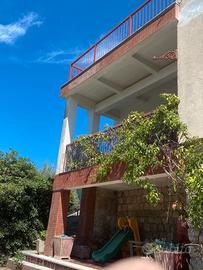 Cinisi Villa panoramica su 3 livelli con terreno