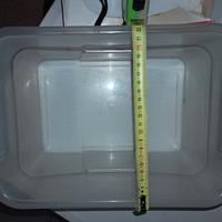 scatola contenitore in plastica con tappo ermetico