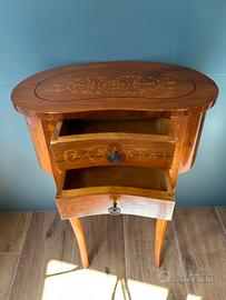 Mobiletto comodino tavolino ovale legno decorato