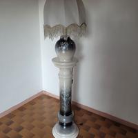 Colonna con lampada