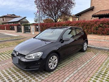 Wolkswagen golf nera