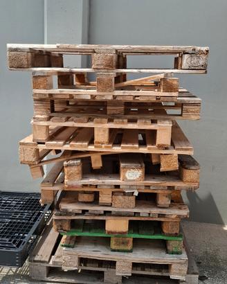 pallet in legno rotti 