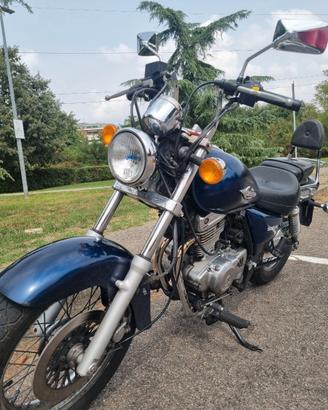 SUZUKI GZ 250 MARAUDER