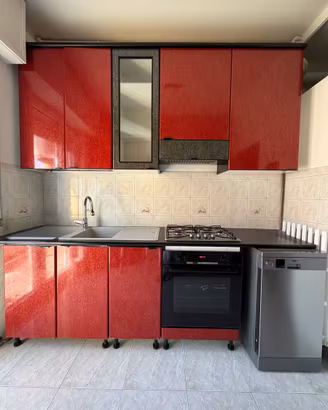 Cucina completa 2 lati con forno, piano cottura