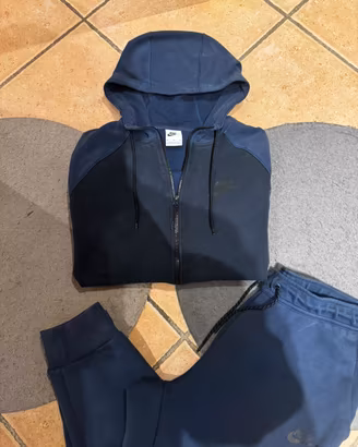 Completo nike tech