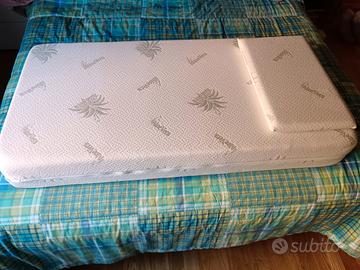 materasso e cuscin per lettino bimbo da campeggio 