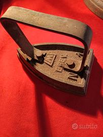 Ferro da stiro antico ghisa