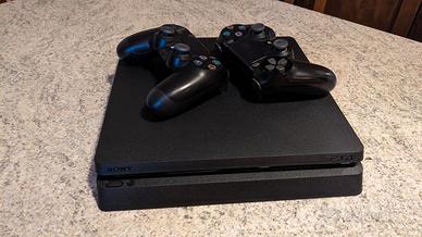 PS4 slim 1TB + 2 controller + 5 giochi