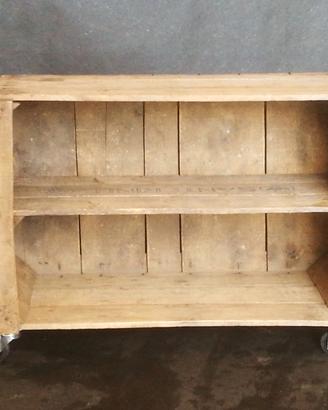 Cassette di legno con ruote