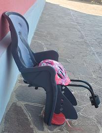 Seggiolino con casco