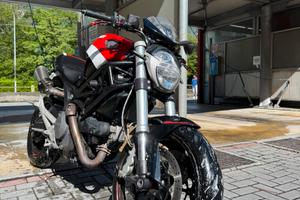Ducati monster 696