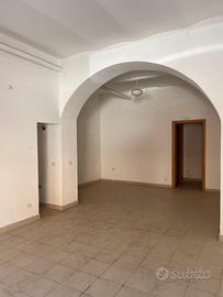 Nettuno centro 55mq locale commerciale box garage