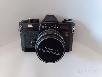 Pentax ES con due obiettivi