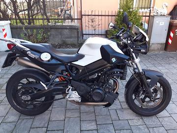 BMW F 800 R (2009) - Accessoriata e Pronta all'uso