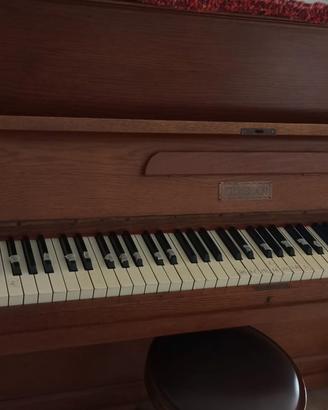 pianoforte a muro 