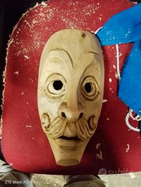 maschera tradizionale in legno 