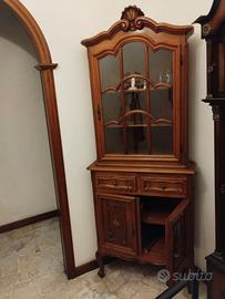 Angoliera con vetrina in legno