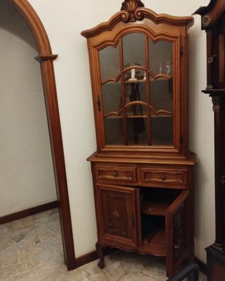 Angoliera con vetrina in legno