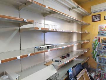 scaffali e arredo negozi