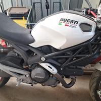 Ducati Monster 696 Plus
